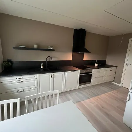 Апартаменты New Modern In With 2 Bedrooms