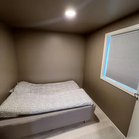 Апартаменты New Modern In With 2 Bedrooms *