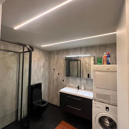 New Modern In With 2 Bedrooms