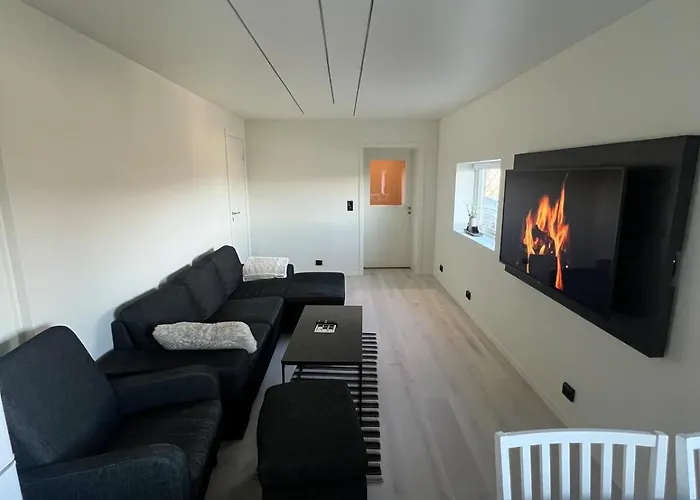 New Modern In With 2 Bedrooms