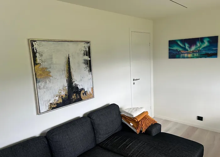New Modern In With 2 Bedrooms