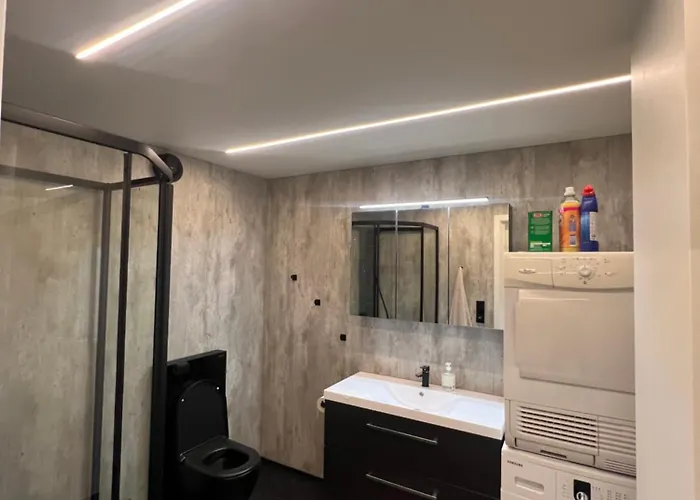 New Modern In With 2 Bedrooms